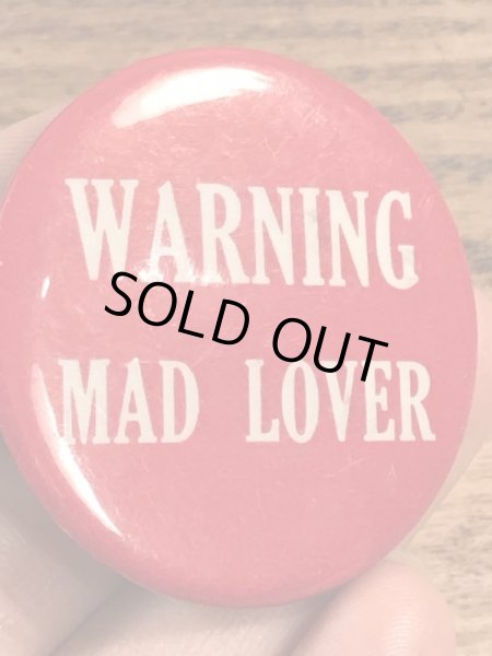 Warning Mad Loverのメッセージが書かれたビンテージ缶バッジ