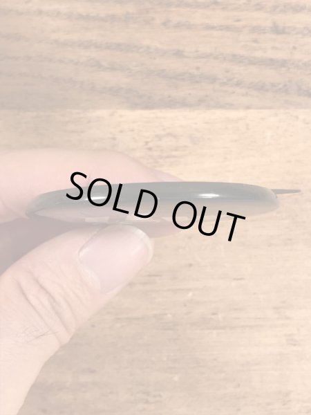 Female and Male TFWが描かれたヴィンテージ缶バッチ