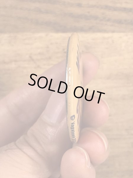 Will I Do In A Clinch?のメッセージが書かれたビンテージ缶バッジ