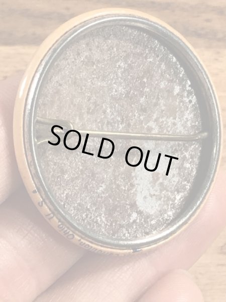 Will I Do In A Clinch?のメッセージが書かれたヴィンテージ缶バッチ