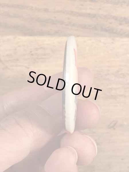 Kinsella's A Helluva Fellaのメッセージが書かれたビンテージ缶バッジ