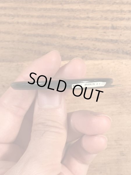 Female and Male TFWが描かれたヴィンテージ缶バッチ