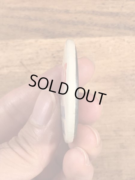 Kinsella's A Helluva Fellaのメッセージが書かれたビンテージ缶バッジ