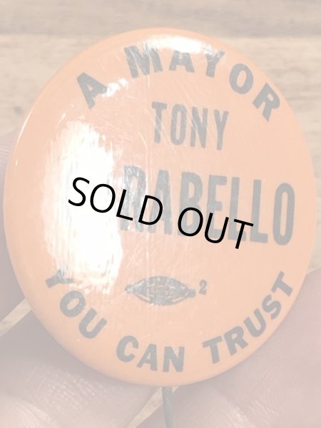 トニーカラベッロ市長のビンテージ缶バッジ