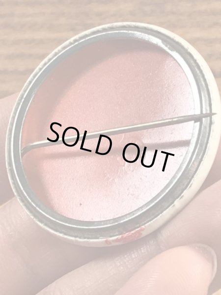 Kinsella's A Helluva Fellaのメッセージが書かれたビンテージ缶バッジ