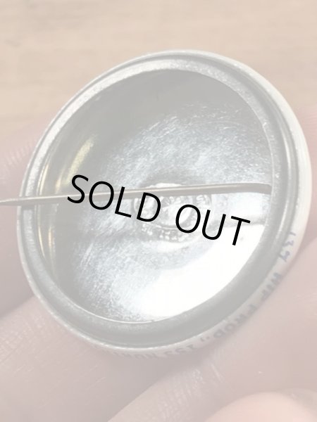 Frodo Livesのメッセージが書かれたビンテージ缶バッジ