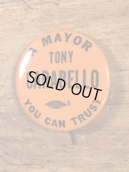 A Mayor Tony Carabelloのヴィンテージ缶バッチ