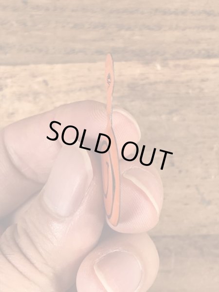 スマイルの顔が描かれたビンテージタブバッジ