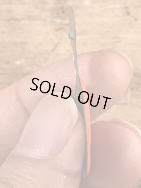 スマイルの顔が描かれたヴィンテージタブバッチ