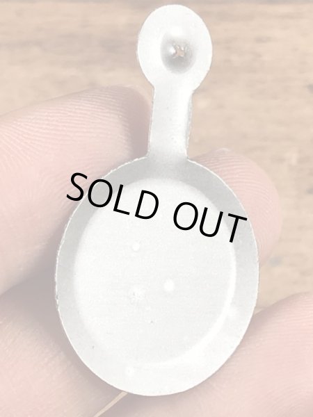 スマイルの顔が描かれたビンテージタブバッジ