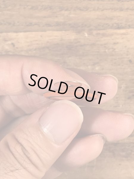 スマイルの顔が描かれたヴィンテージタブバッチ