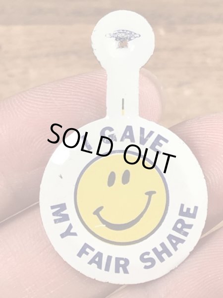 スマイルの顔が描かれたビンテージタブバッジ