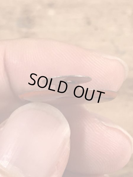 スマイルの顔が描かれたビンテージタブバッジ