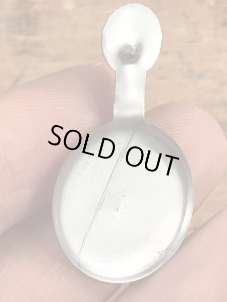 スマイルの顔が描かれたヴィンテージタブバッチ