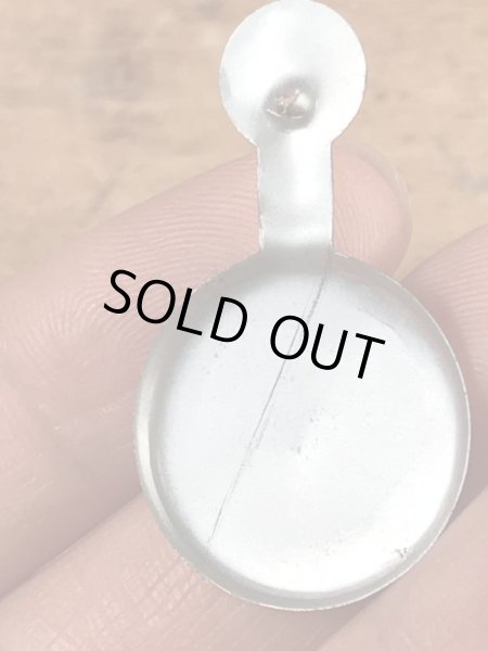 スマイルの顔が描かれたビンテージタブバッジ