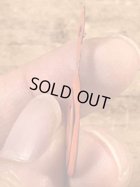 スマイルの顔が描かれたビンテージタブバッジ