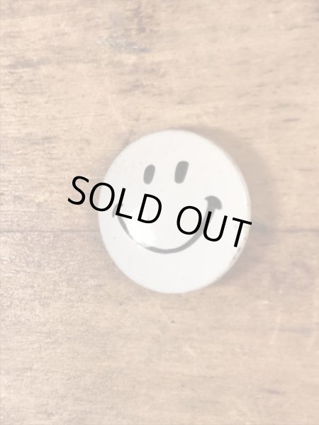 スマイルフェイスのブリキ製のヴィンテージ缶バッチ