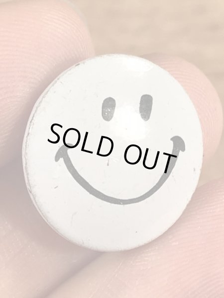 スマイルの顔が描かれたビンテージ缶バッジ