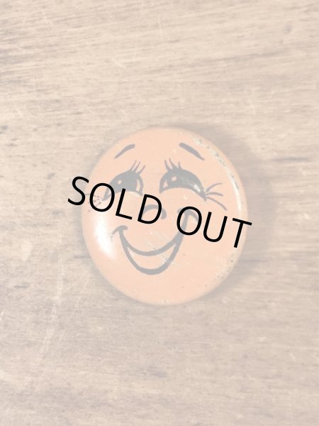 Creative House社製のスマイルフェイスのヴィンテージ缶バッチ