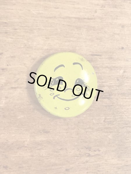 Creative House社製のスマイルのビンテージ缶バッジ