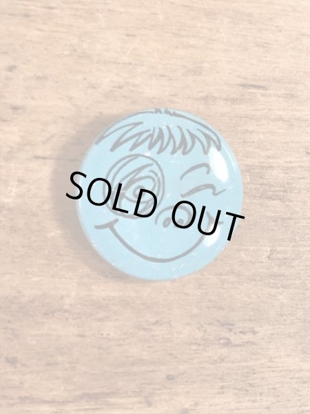 Creative House社製のスマイルのビンテージ缶バッジ