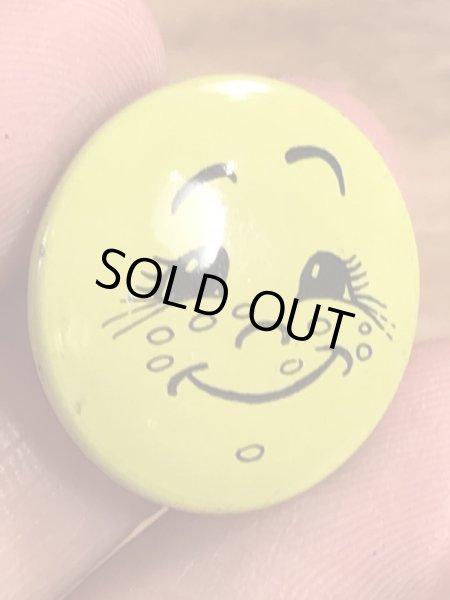 Creative House社製のスマイルのビンテージ缶バッジ