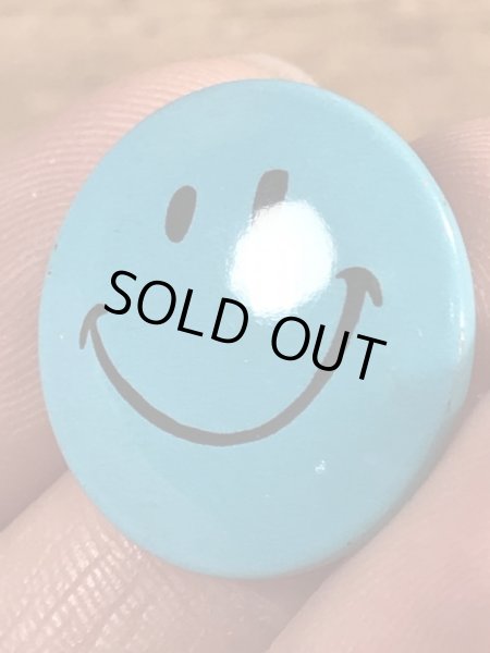 スマイルフェイスのブリキ製のヴィンテージ缶バッチ