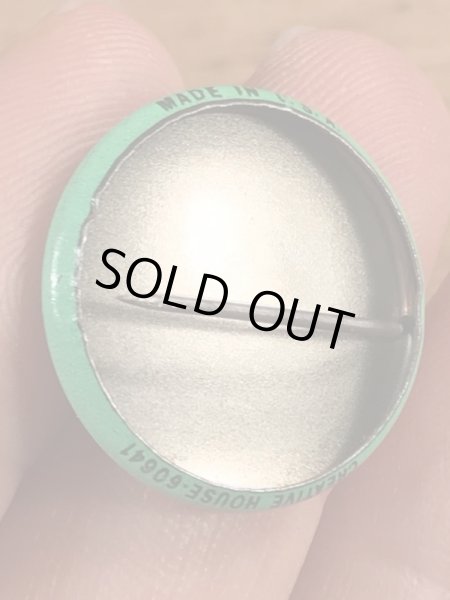 Creative House社製のスマイルフェイスのヴィンテージ缶バッチ