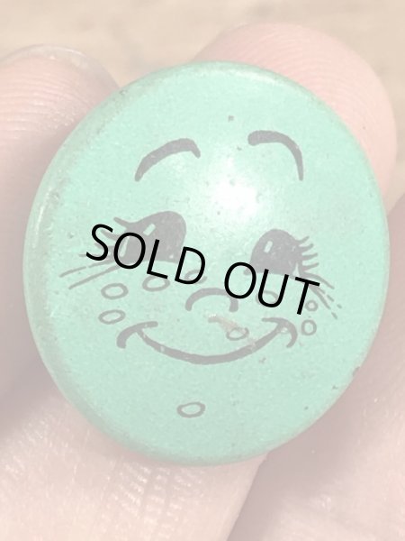 Creative House社製のスマイルのビンテージ缶バッジ