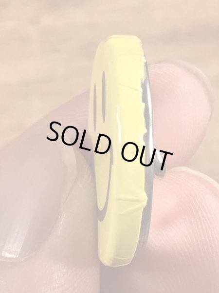 スマイルの顔が描かれたビンテージ缶バッジ