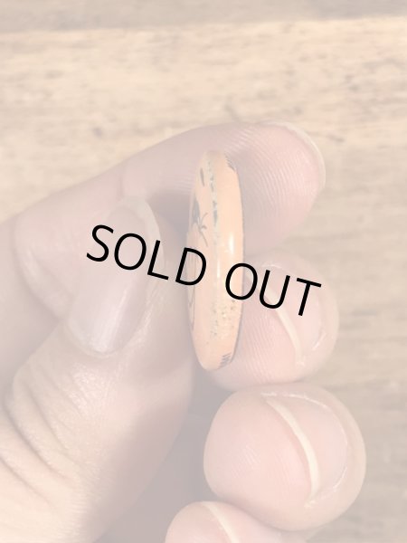 Creative House社製のスマイルのビンテージ缶バッジ