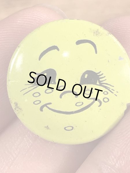 Creative House社製のスマイルのビンテージ缶バッジ
