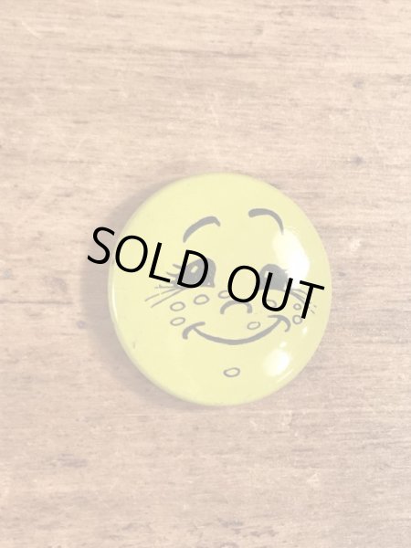 Creative House社製のスマイルのビンテージ缶バッジ