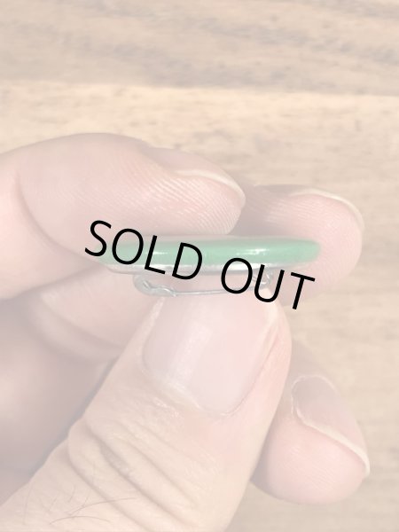 目がクローバーになったスマイルフェイスのヴィンテージ缶バッチ