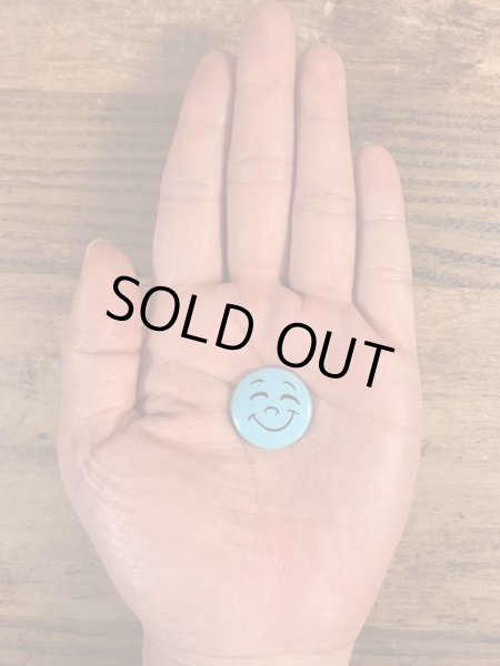 スマイルの顔が描かれたビンテージ缶バッジ