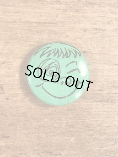 Creative House社製のスマイルのビンテージ缶バッジ