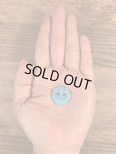 Creative House社製のスマイルのビンテージ缶バッジ