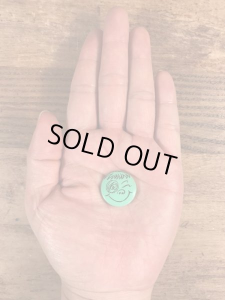 Creative House社製のスマイルのビンテージ缶バッジ