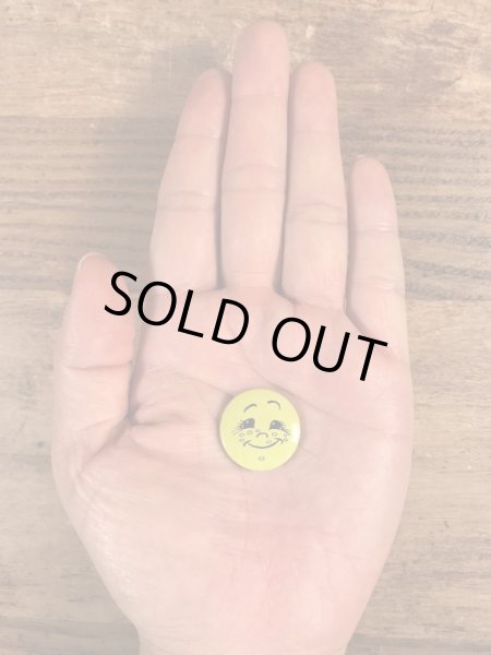 Creative House社製のスマイルのビンテージ缶バッジ