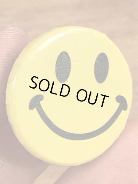 スマイルの顔が描かれたビンテージ缶バッジ