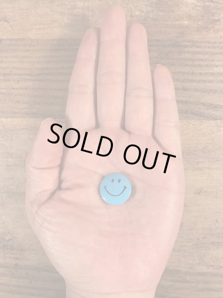 スマイルの顔が描かれたビンテージ缶バッジ