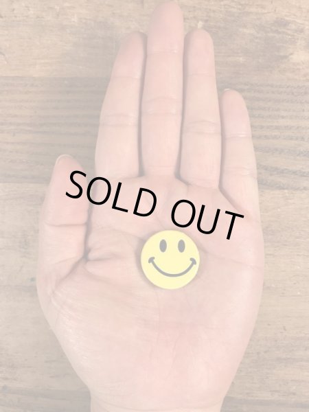 スマイルの顔が描かれたビンテージ缶バッジ