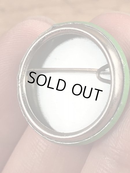 あっかんべーをしている顔のビンテージ缶バッジ