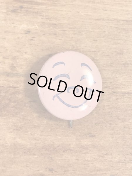 Creative House社製のスマイルのビンテージ缶バッジ