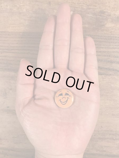 Creative House社製のスマイルのビンテージ缶バッジ