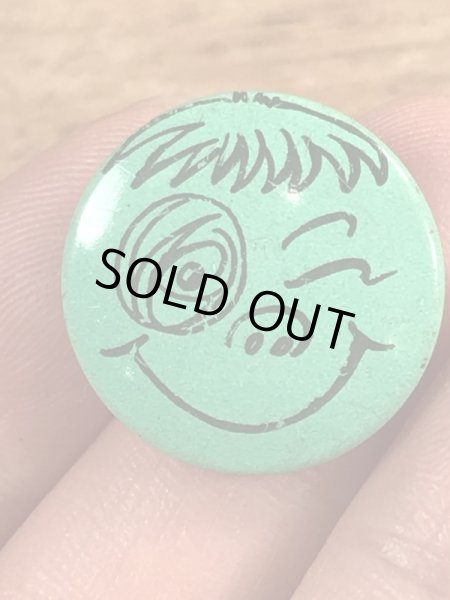 Creative House社製のスマイルのビンテージ缶バッジ