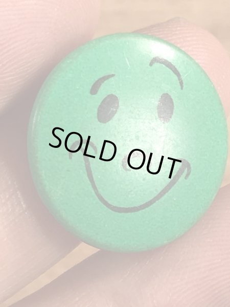 Creative House社製のスマイルのビンテージ缶バッジ