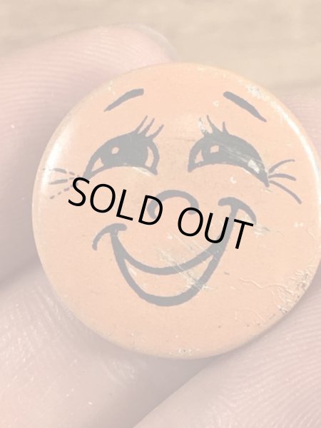 Creative House社製のスマイルのビンテージ缶バッジ