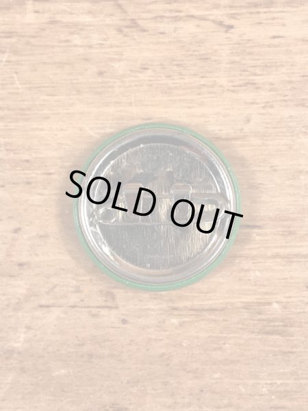 目がクローバーになったスマイルフェイスのヴィンテージ缶バッチ