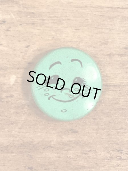 Creative House社製のスマイルのビンテージ缶バッジ